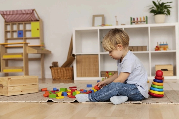 Metoda Montessori: kompleksowy przewodnik po historii, założeniach i wpływie na rozwój dziecka